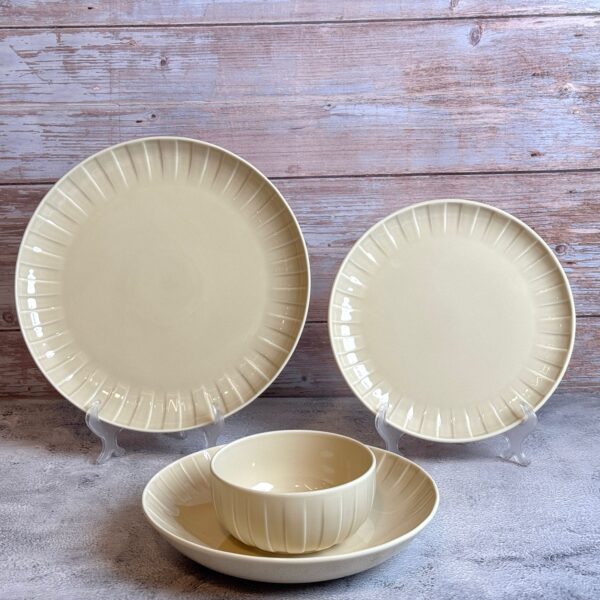 طقم عشاء تايلاندي 24 قطعه – كريمى – QUALITIER