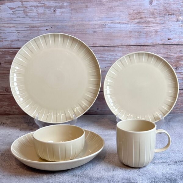 طقم عشاء تايلاندي 30 قطعه – كريمى – QUALITIER