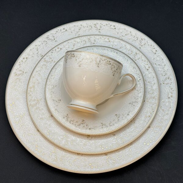 طقم سفره 112 قطعه – هلنان نارومي