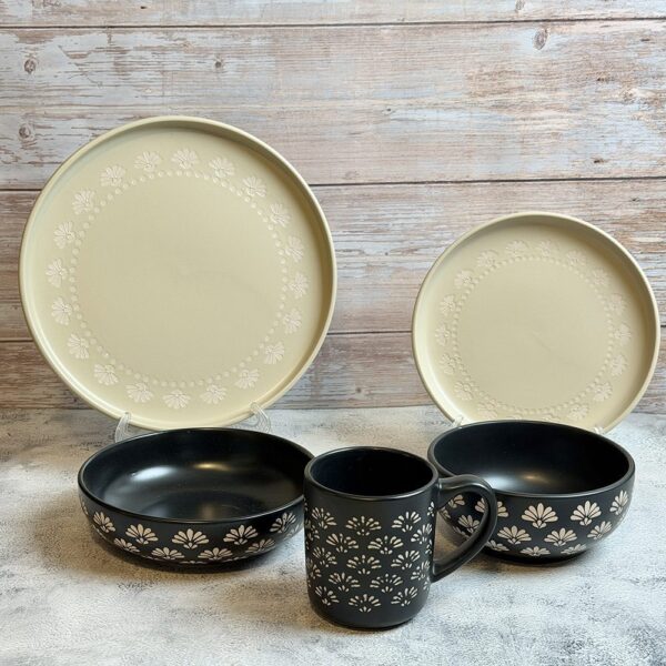 طقم عشاء تايلاندى 30 قطعه – Embossed – Black