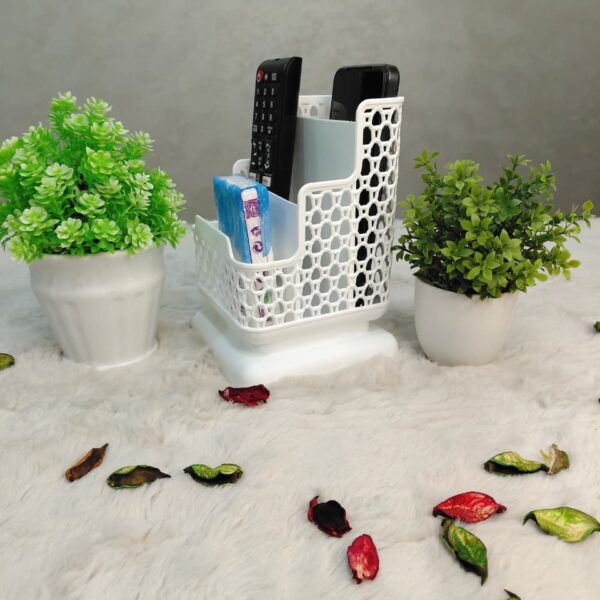 منظم ريموت راتان بلاستيكى مع 3اقسام -LYTH