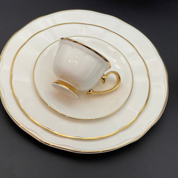 طقم سفره 62 قطعه – DE01